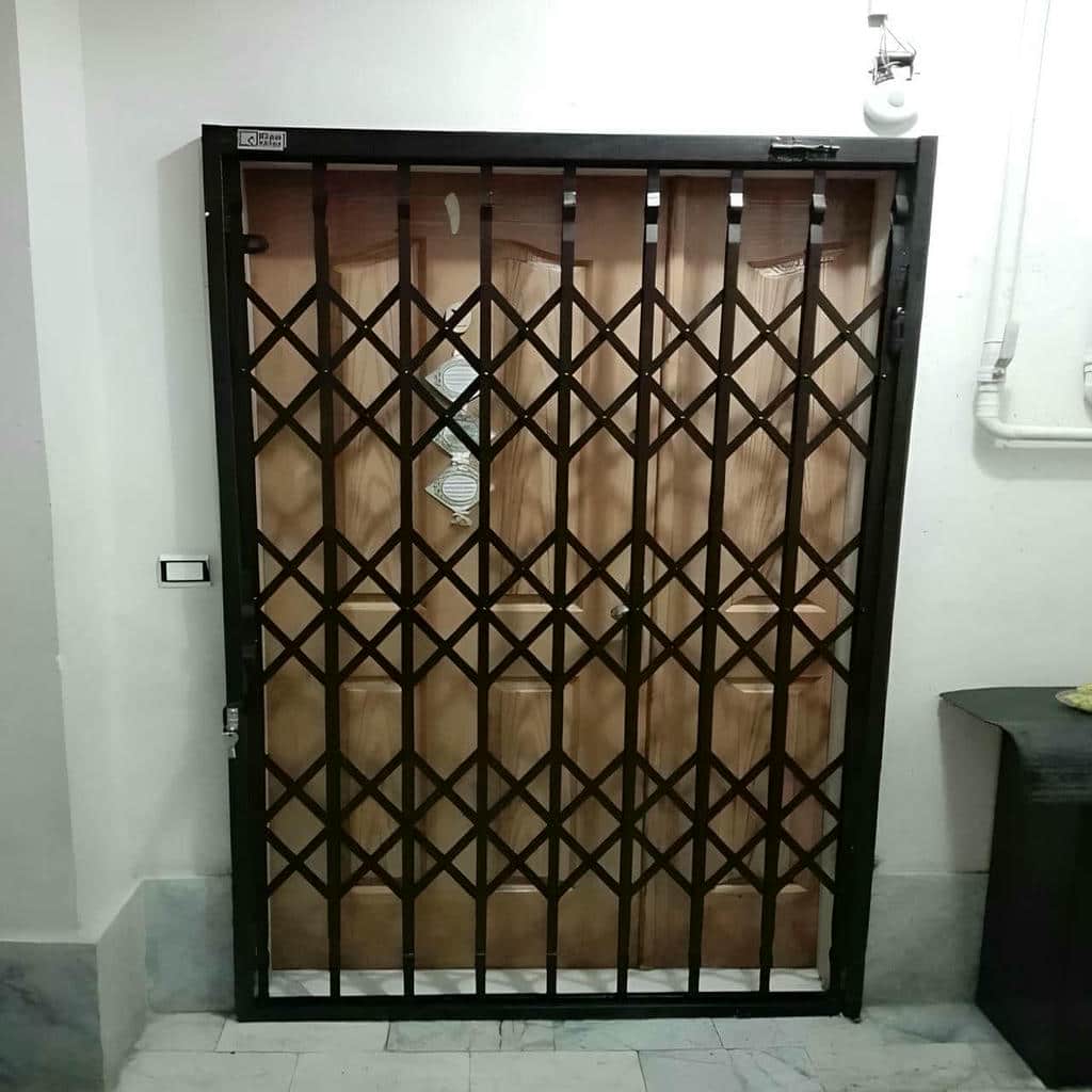 درب آکاردئونی در قائمشهر