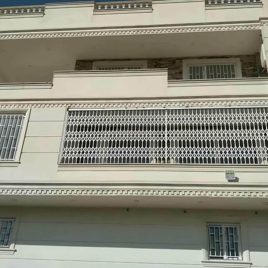 درب آکاردئونی در اردبیل