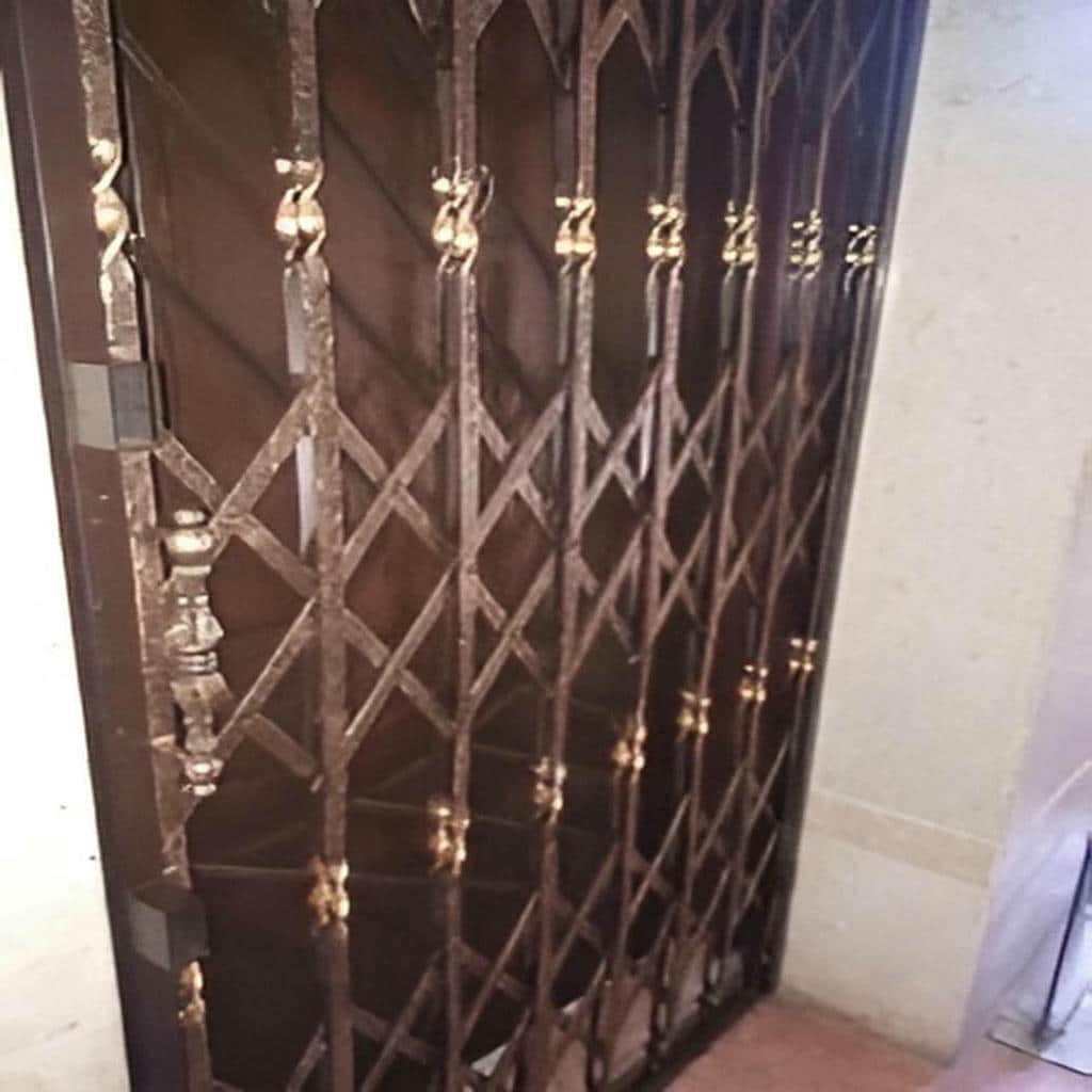 درب آکاردئونی در رفسنجان