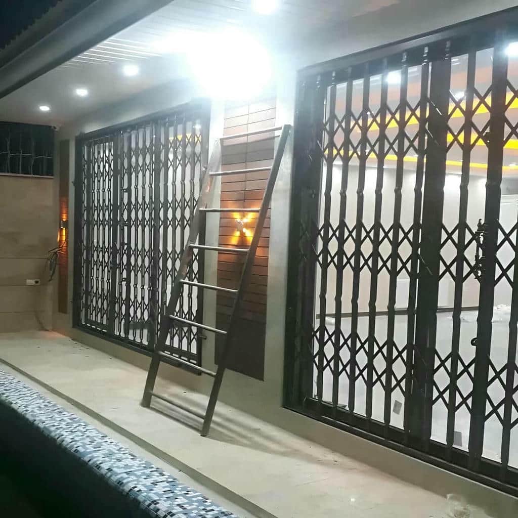 درب آکاردئونی در چابهار
