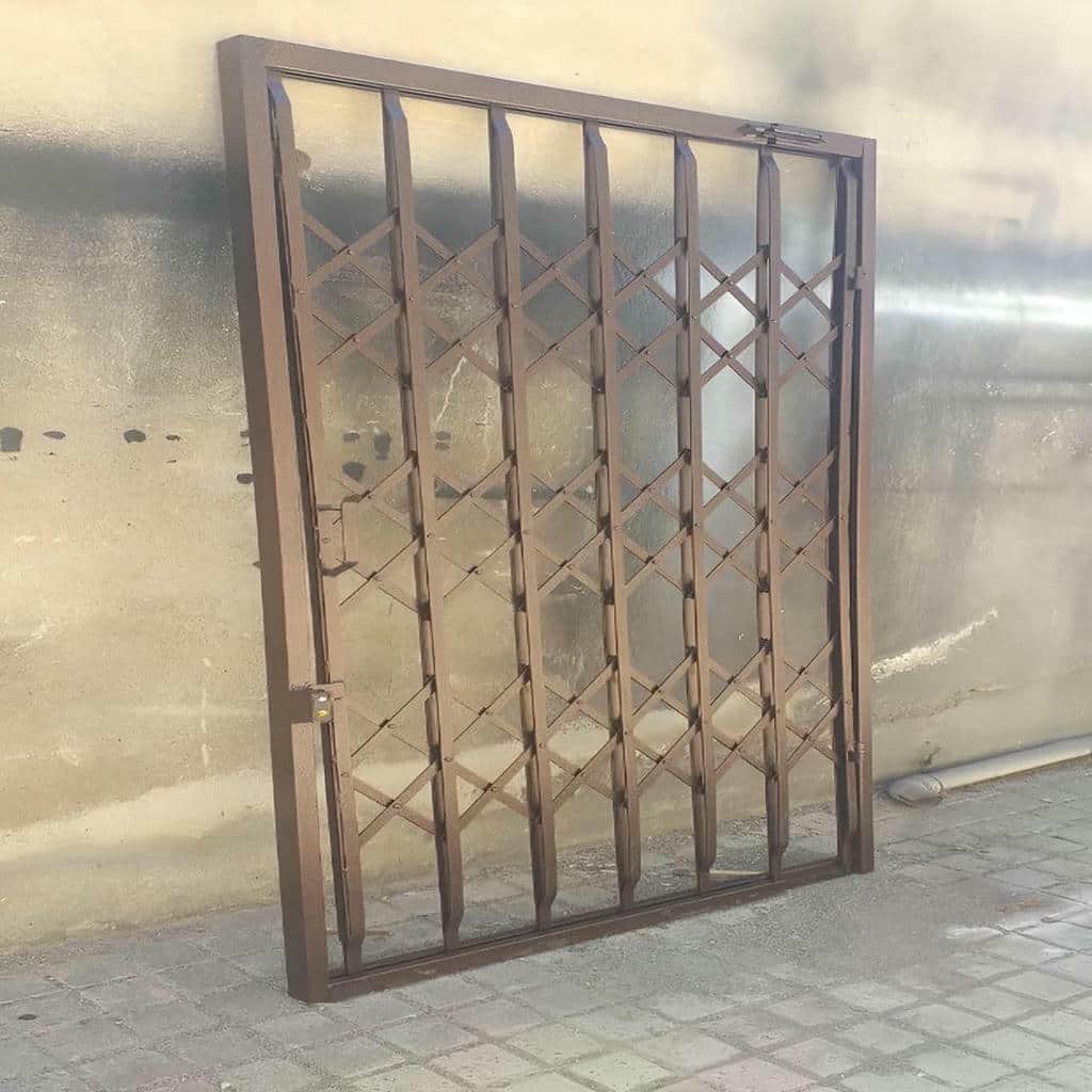 درب آکاردئونی در کاشان
