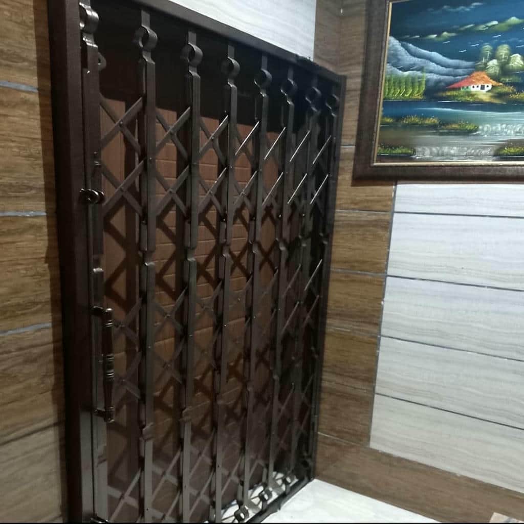 درب آکاردئونی در ایرانشهر