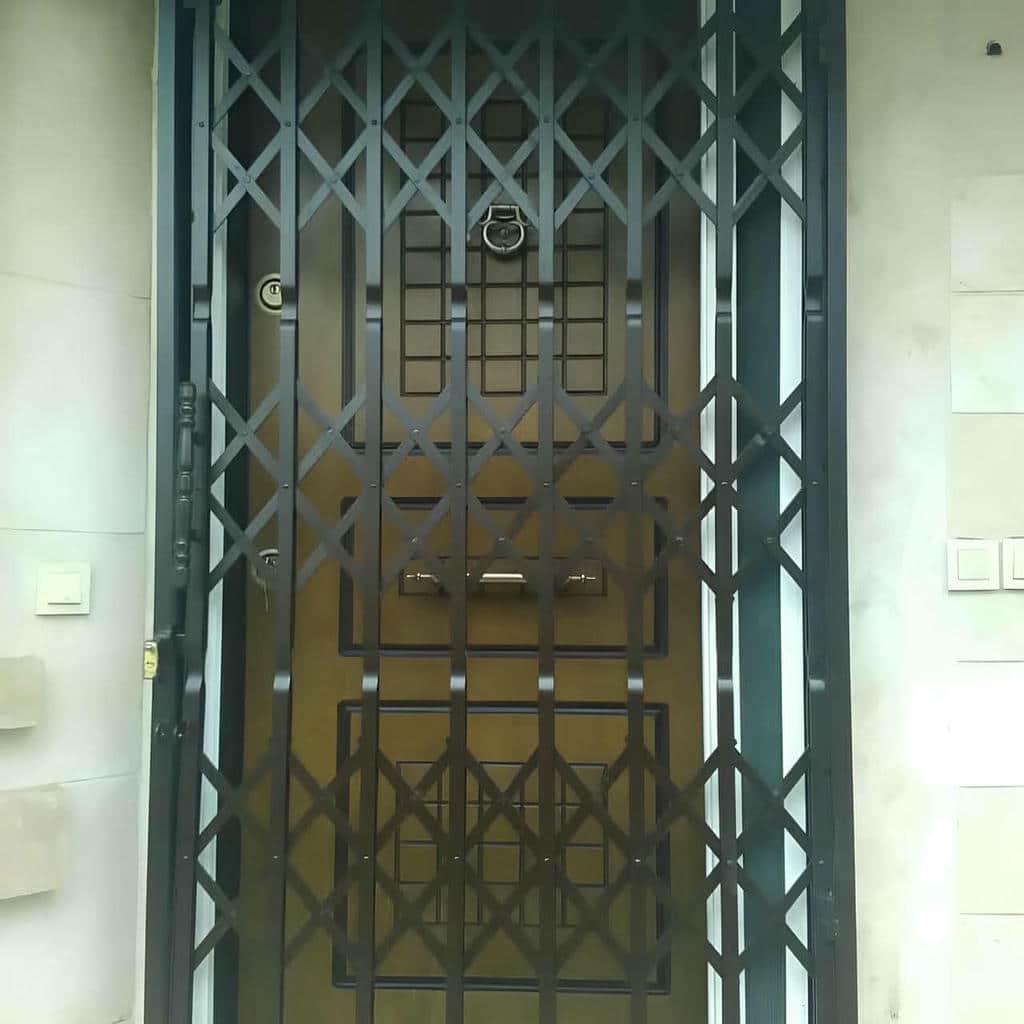 درب آکاردئونی در شهرکرد