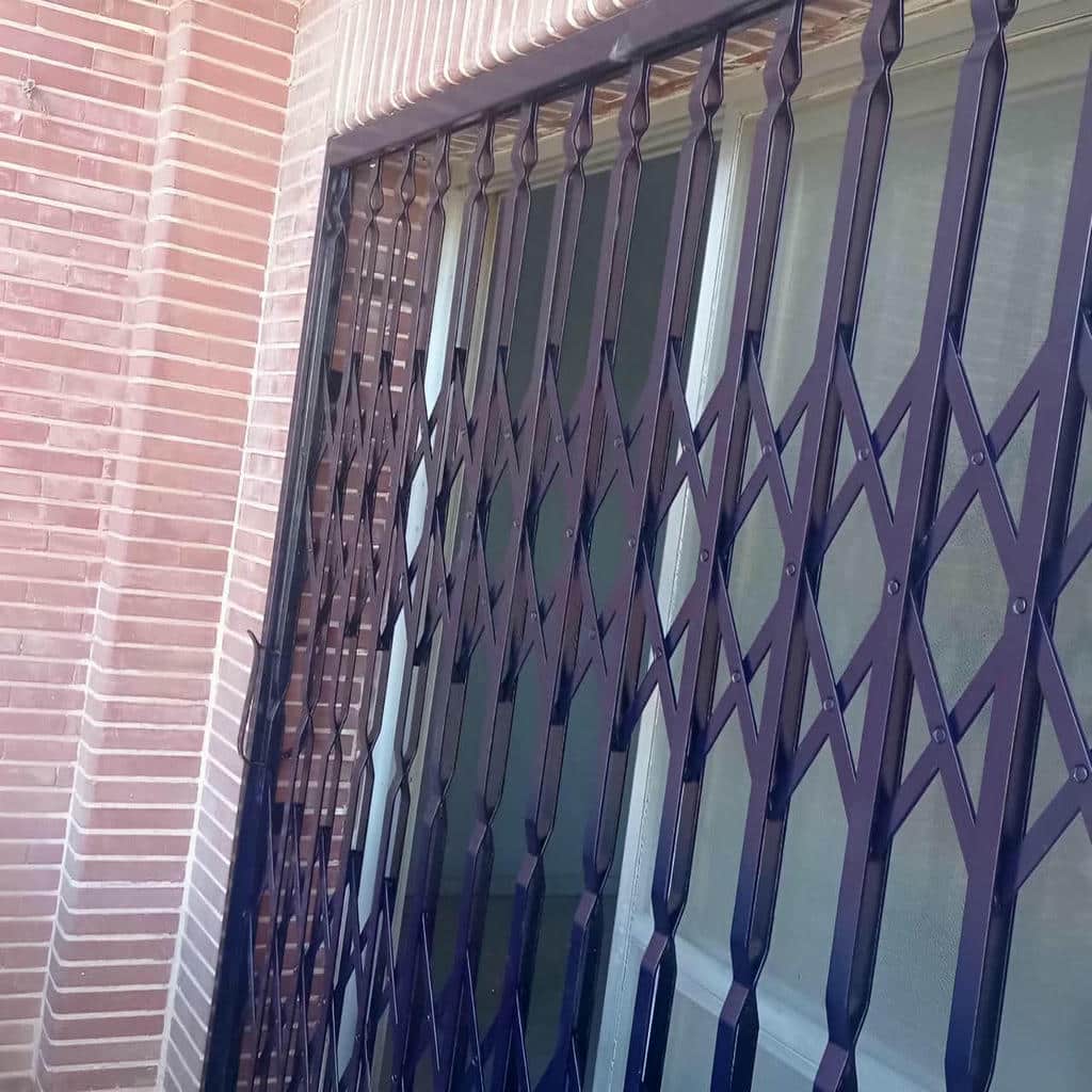درب آکاردئونی در تبریز