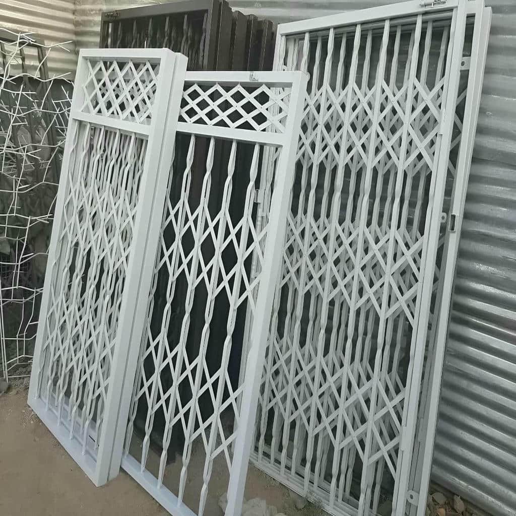 درب آکاردئونی در لواسان