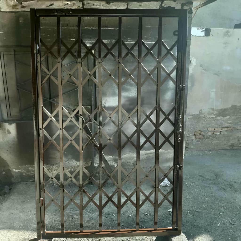 درب آکاردئونی در رفسنجان