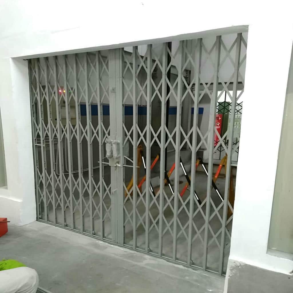 درب آکاردئونی در چالوس
