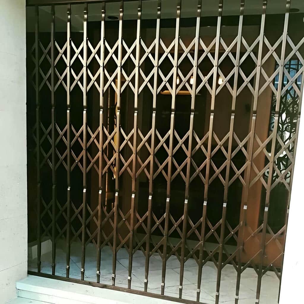 درب آکاردئونی در استان گیلان