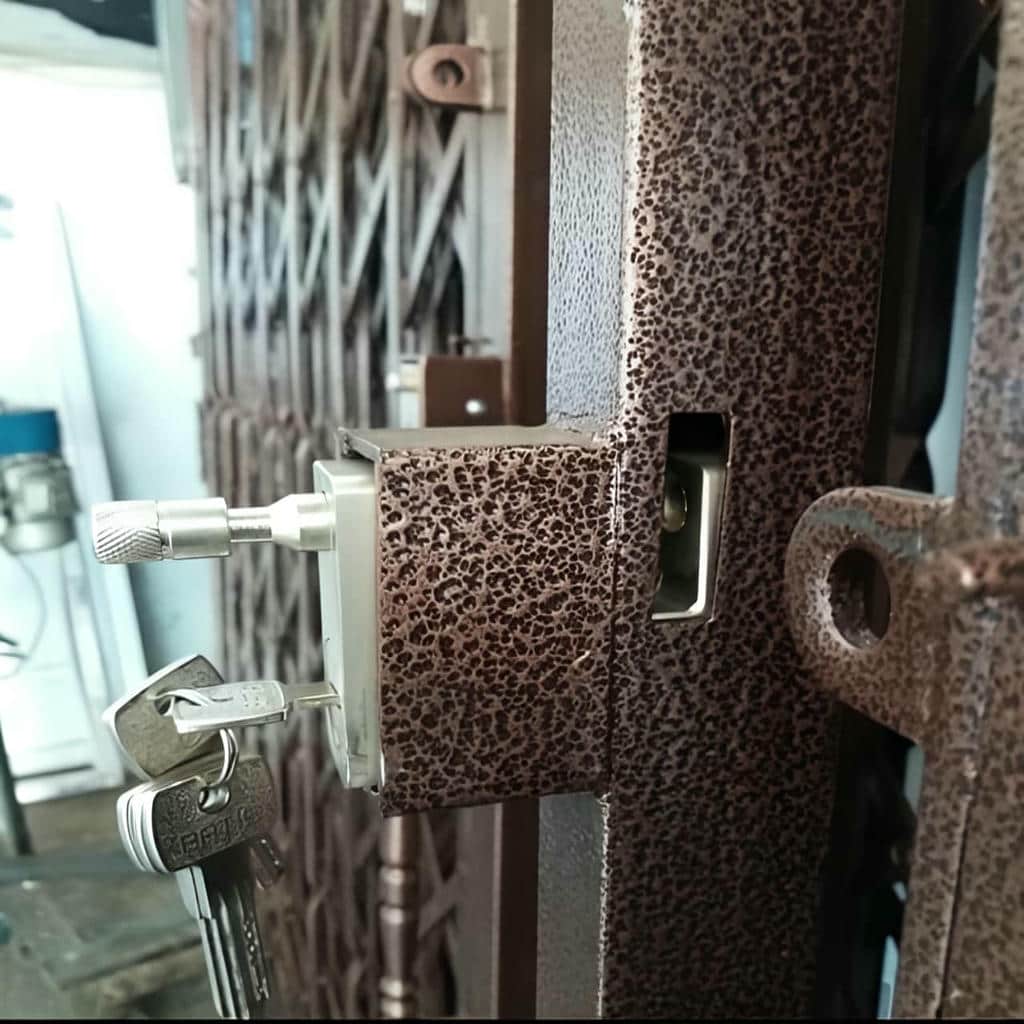 درب آکاردئونی در سمنان