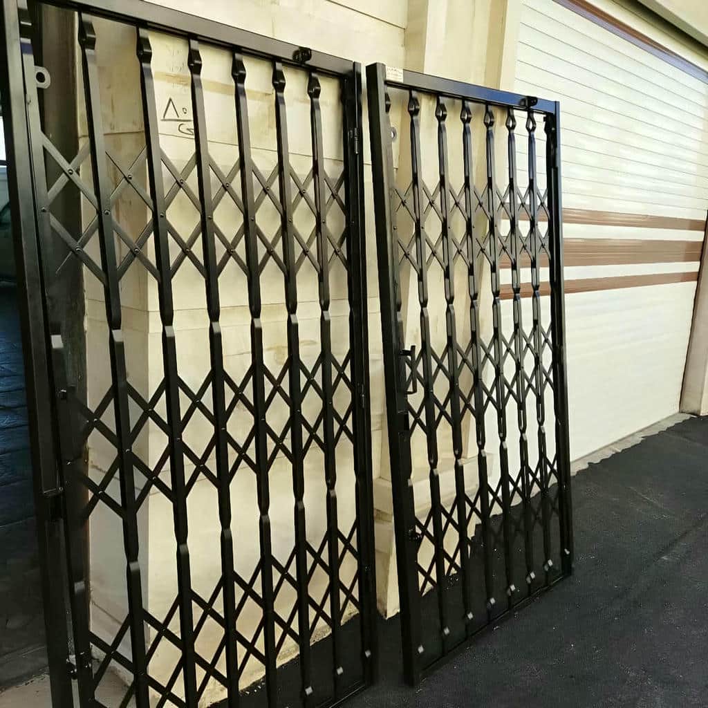درب آکاردئونی در سقز