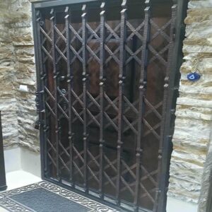 درب آکاردئونی در شهرکرد