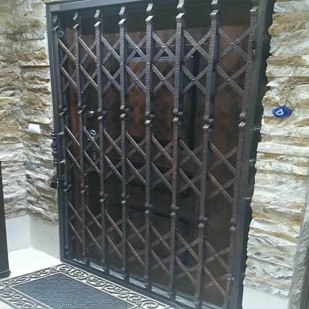 درب آکاردئونی در شهرکرد