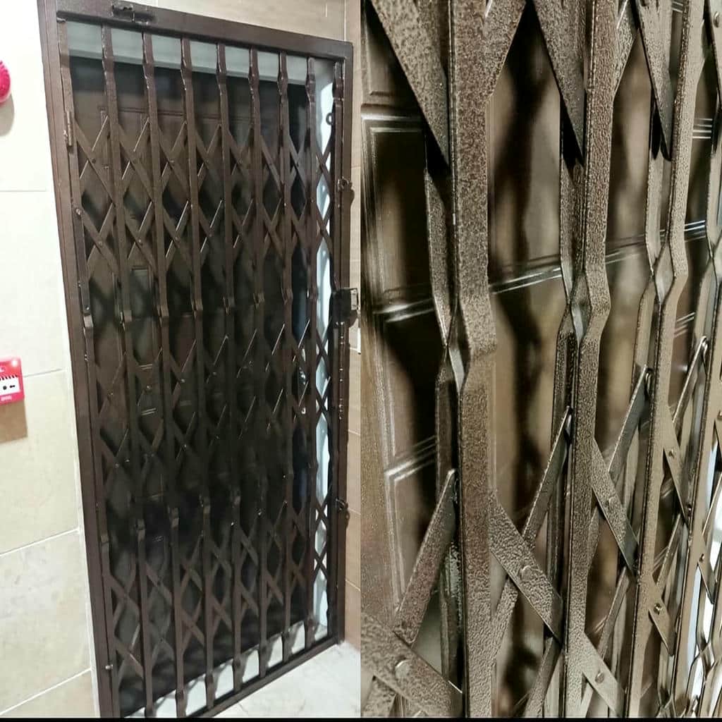 درب آکاردئونی در چالوس