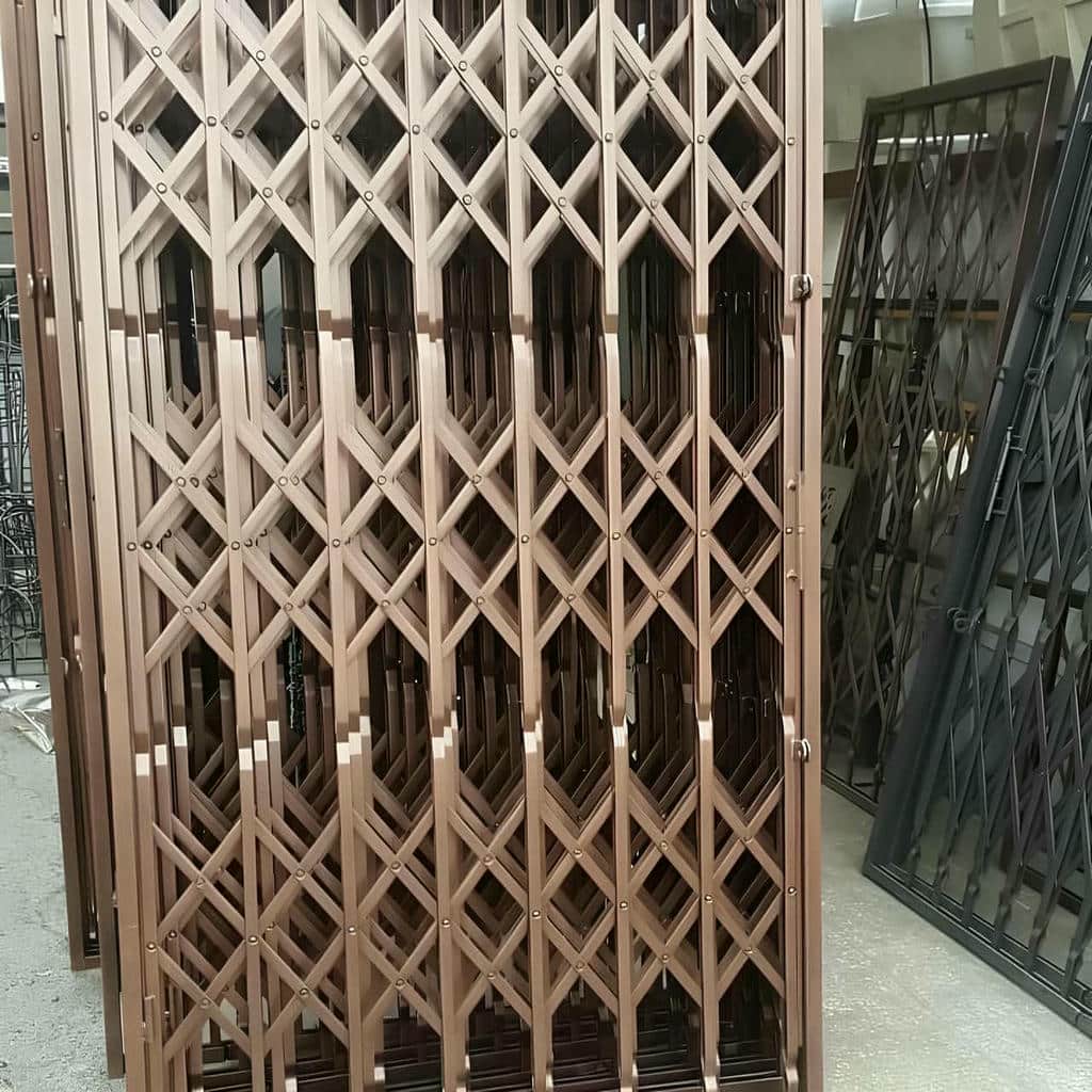 درب آکاردئونی در سقز