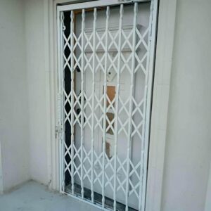 درب آکاردئونی در نیشابور