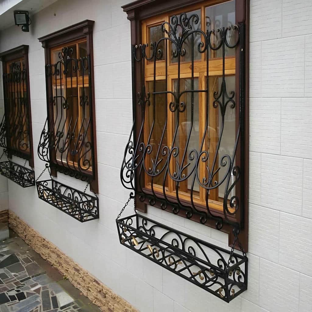 حفاظ پنجره در همدان