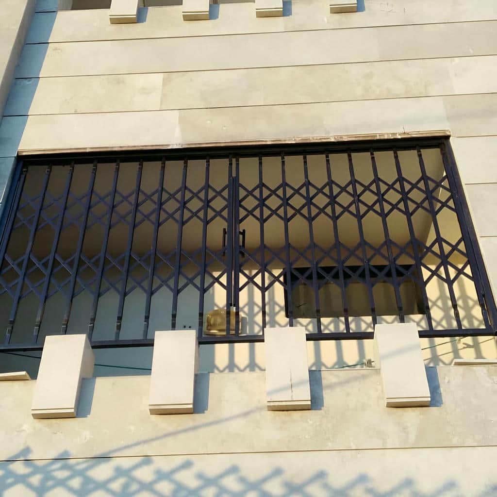 حفاظ پنجره در کمال شهر