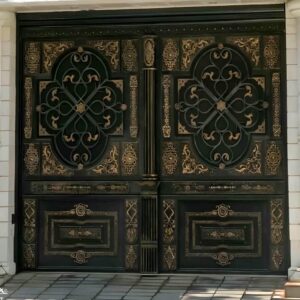 درب حیاط در بندر انزلی