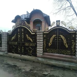 درب حیاط در بندر دیلم