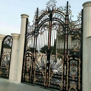 درب حیاط در چالوس