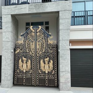 درب حیاط در تهران