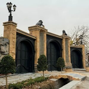 درب حیاط در سقز