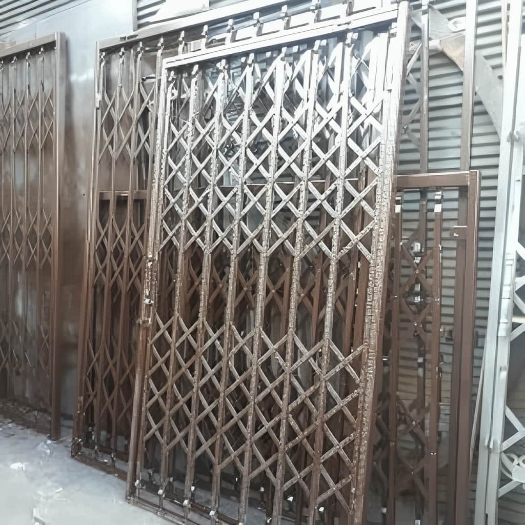 سفارش درب آکاردئونی طرح دار برای ورودی آپارتمان