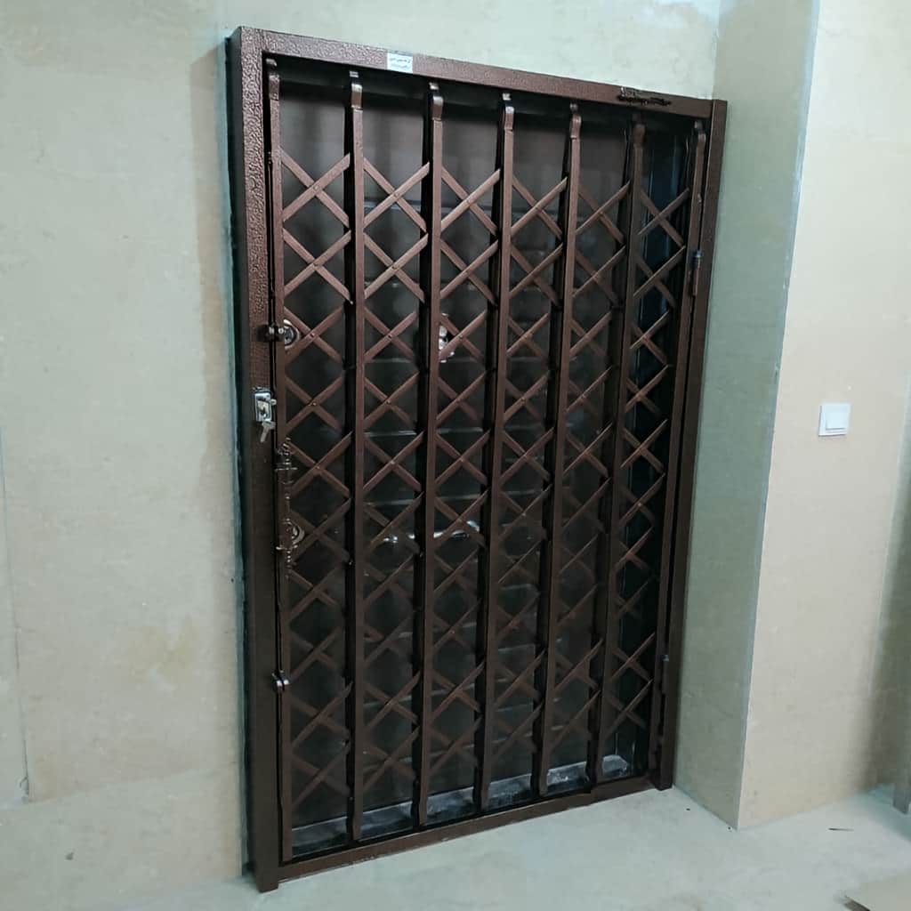 درب آکاردئونی استاندارد با تسمه فلزی مستحکم