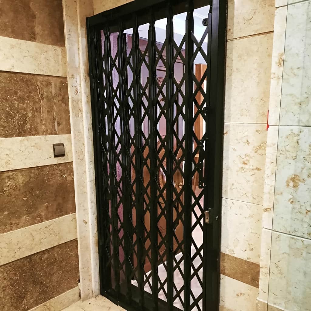 نصب درب آکاردئونی برای واحد با ریل روان