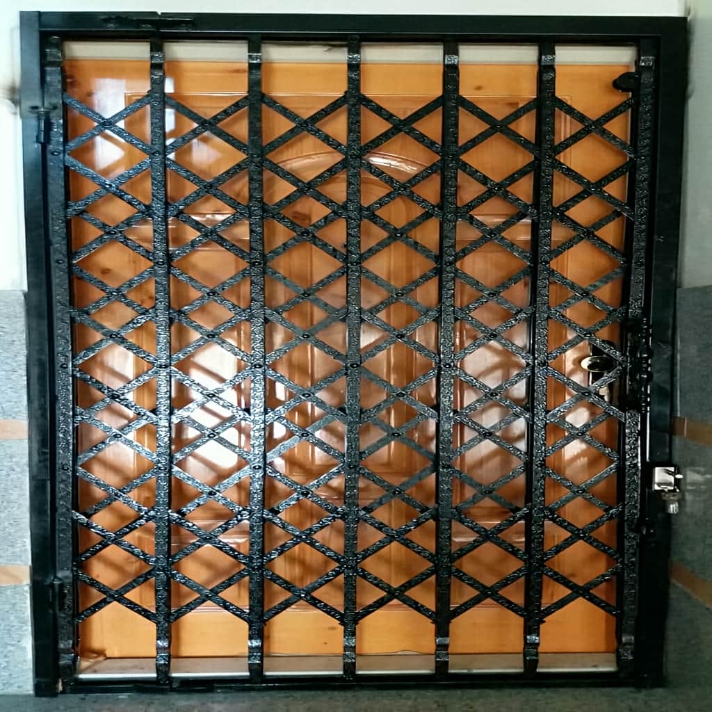 سفارش درب ریلی آکاردئونی برای ورودی آپارتمان