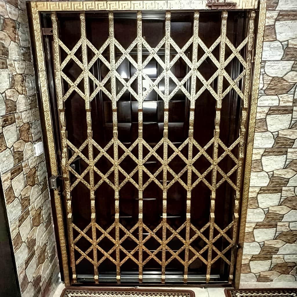 سفارش حفاظ آکاردئونی دو جداره برای ورودی آپارتمان