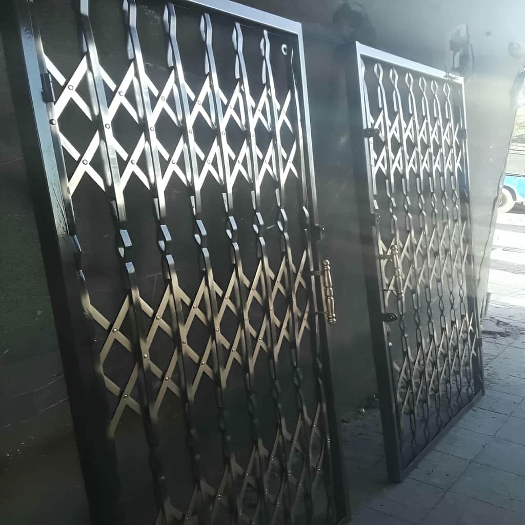 درب آکاردئونی سه گل مقاوم
