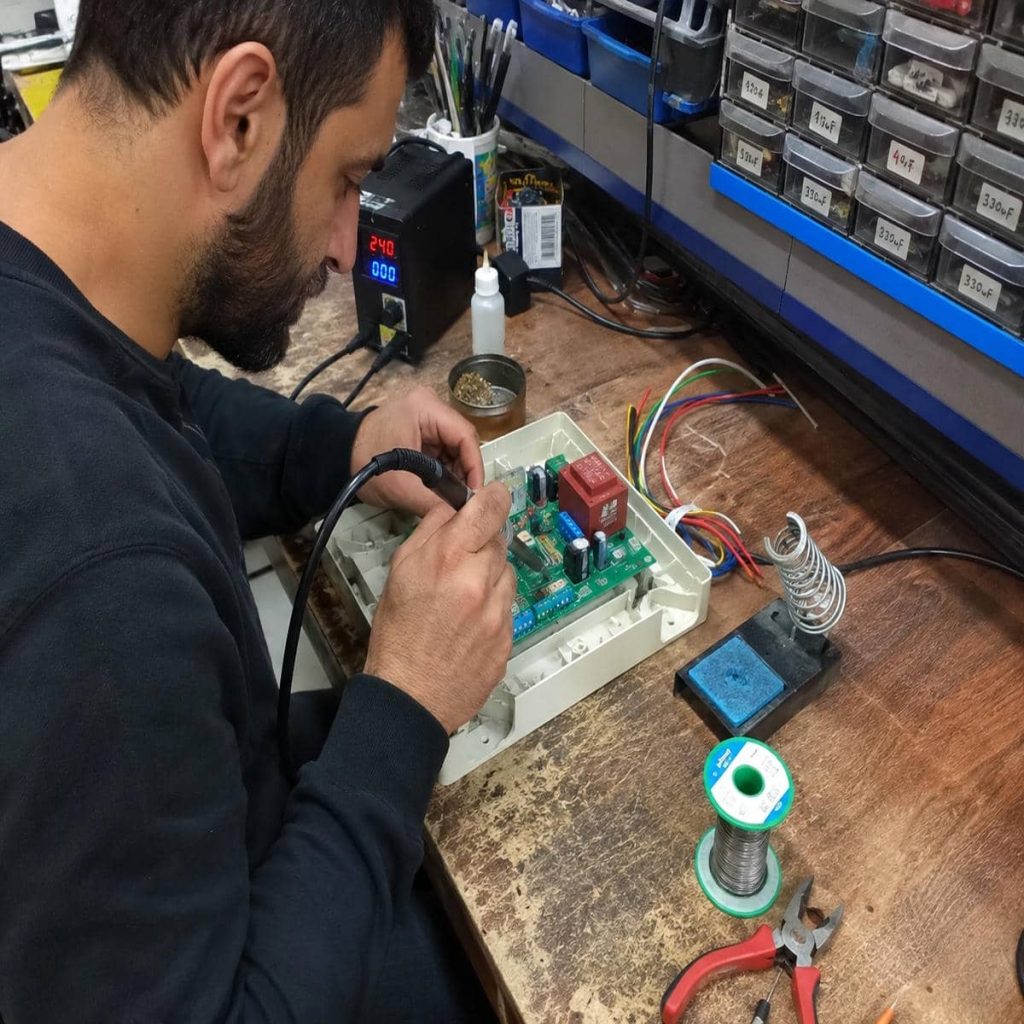 سفارش کرکره برقی آلومینیومی برای مغازه و پارکینگ