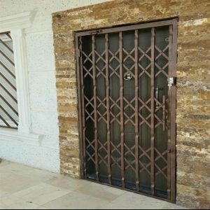 سفارش و خرید درب آکاردئونی ضد سرقت برای ورودی آپارتمان