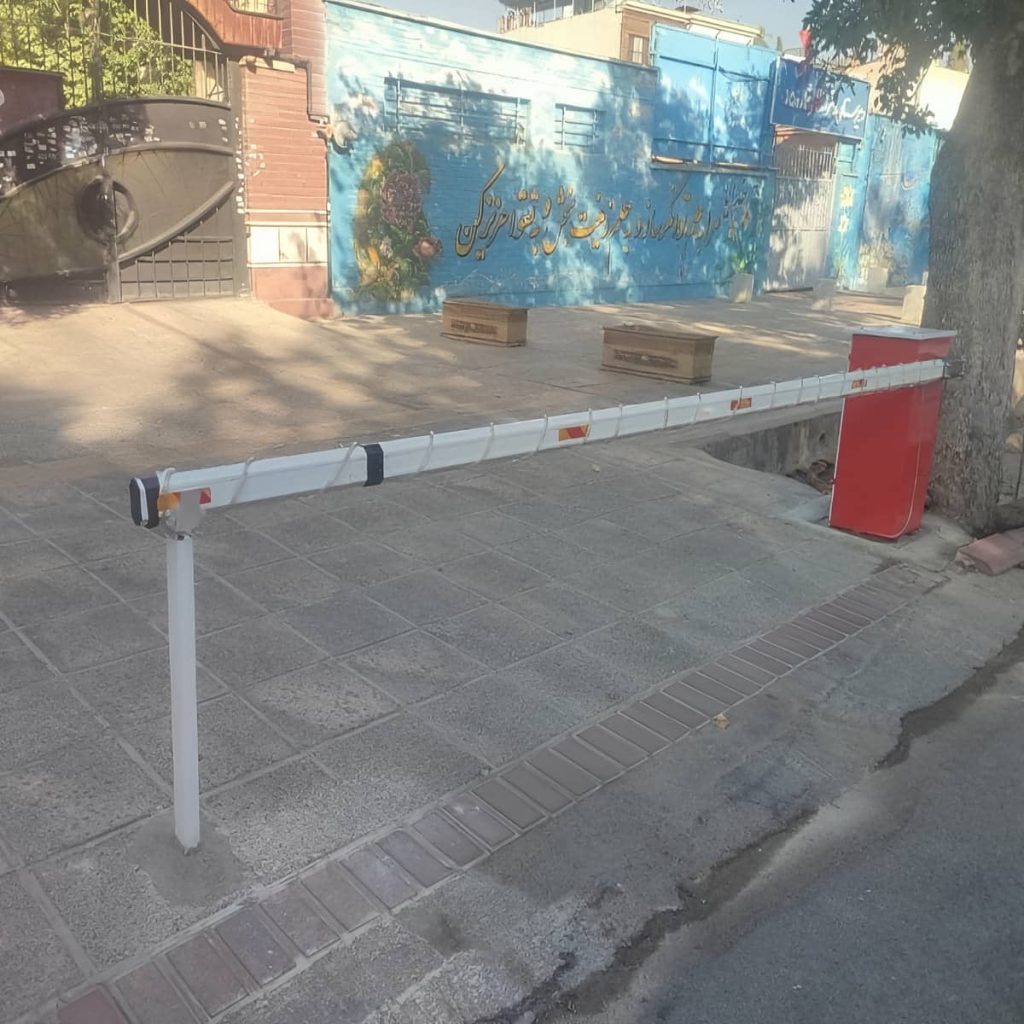 پلاک خوان پارکینگ با کابل کشی منظم و محافظت شده
