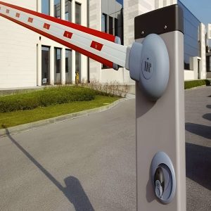 راهبند الکترومکانیک با کابین فلزی مقاوم و پوشش رنگ یکنواخت