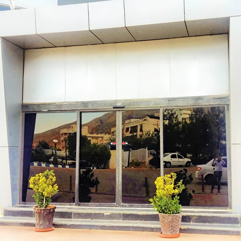 مقایسه کاربردی انواع درب اتوماتیک شیشه ای
