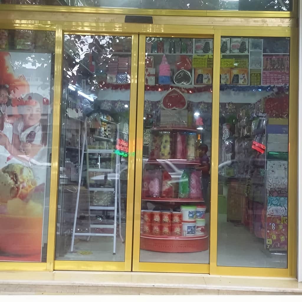 درب شیشه ای سکوریت اتوماتیک با اپراتور مناسب تردد
