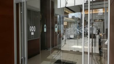 درب اتوماتیک شیشه ای هتلی با فریم آلومینیومی ظریف