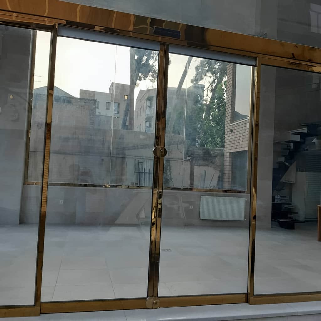 درب اتوماتیک شیشه ای هتلی با ریل بالایی تراز
