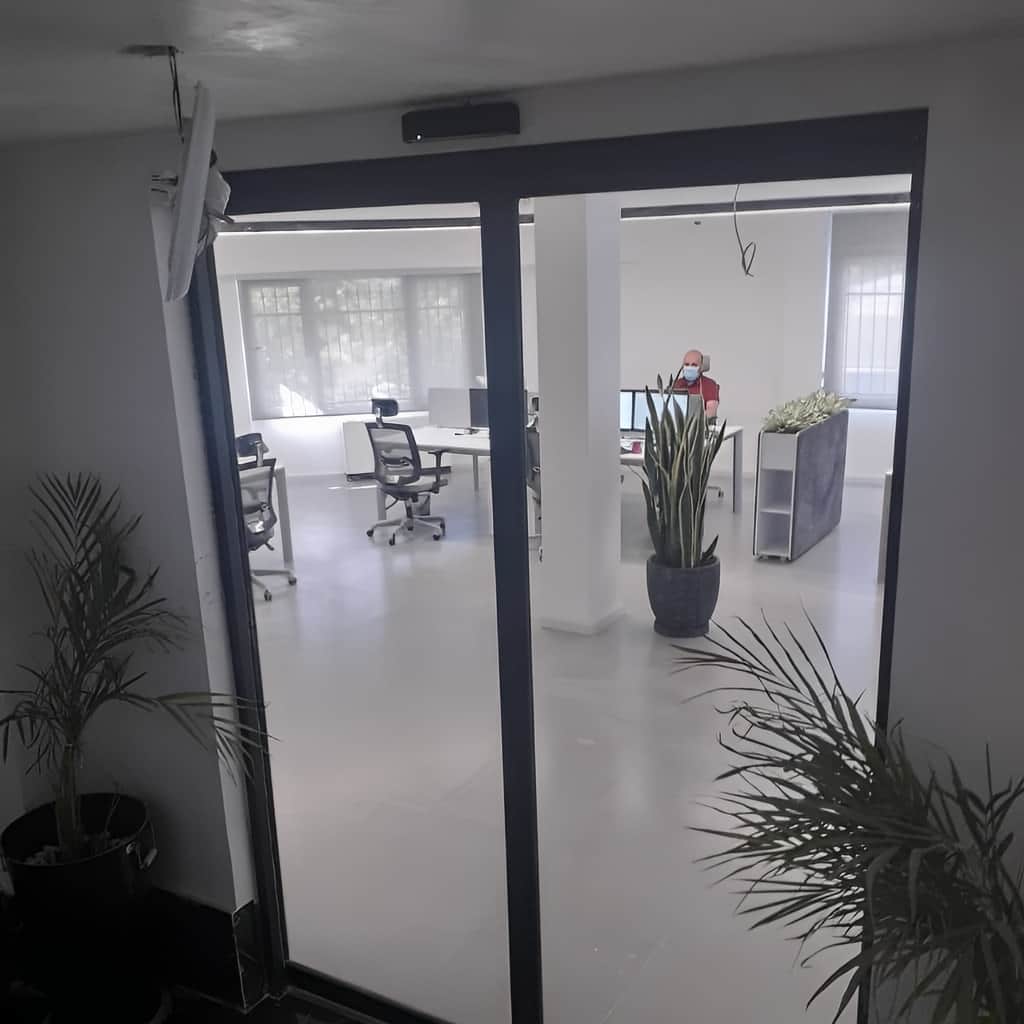 درب شیشه ای اتوماتیک کشویی با یراق حرکتی مقاوم