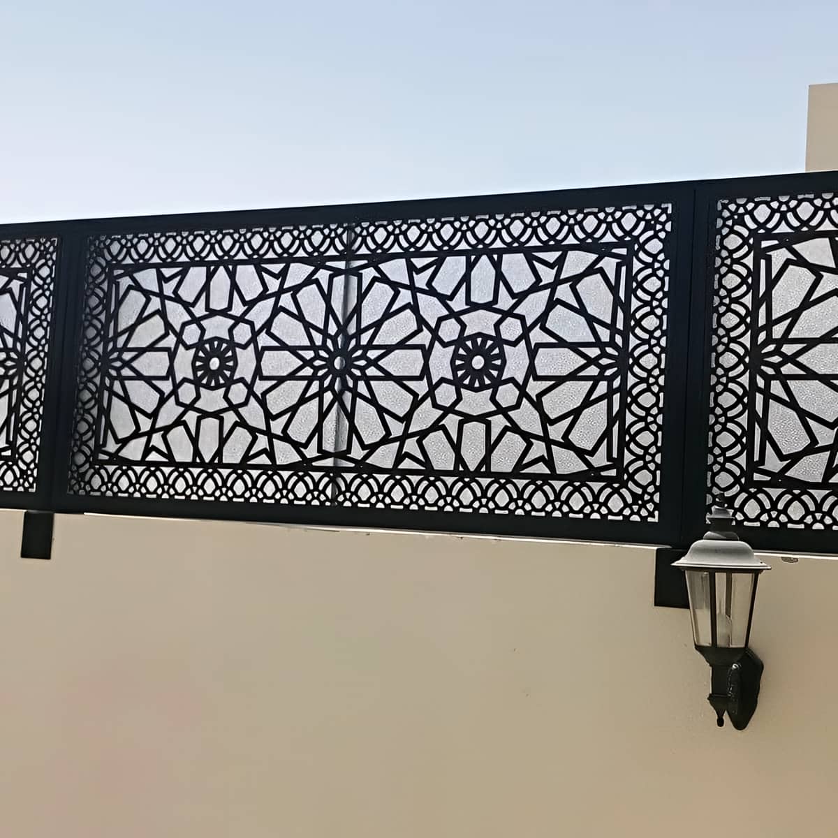 نرده فلزی سی ان سی دکوراتیو با طرح برش خورده هندسی نرده فلزی سی ان سی دکوراتیو