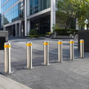 پلاک خوان پارکینگ با دوربین نصب شده روی پایه فلزی