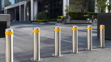 پلاک خوان پارکینگ با دوربین نصب شده روی پایه فلزی