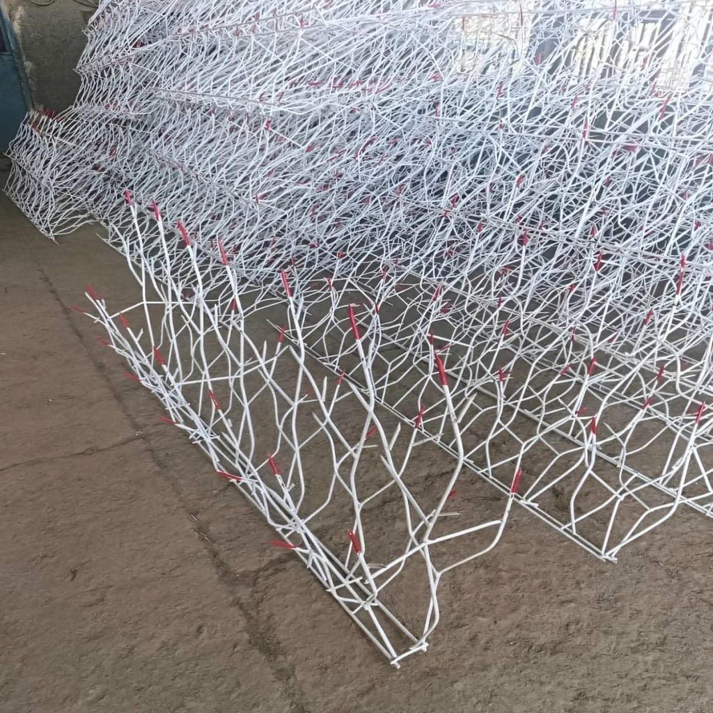 خرید حفاظ آبشاری برای دیوار باغ
