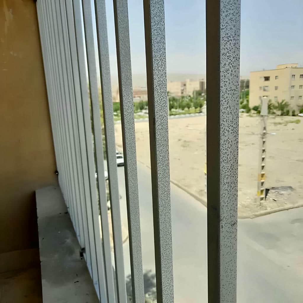 خرید حفاظ پنجره متحرک با قفل ایمن
