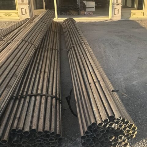 داربست مناسبتی برای نصب کتیبه بنر پرچم پارچه مشکی و ریسه
