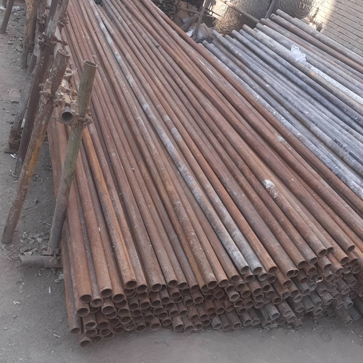 لوله داربست برای ساخت خیمه با پوشش پارچه ای محکم ساخت خیمه موکب طاق نصرت و جایگاه مراسم با لوله داربست ایمن