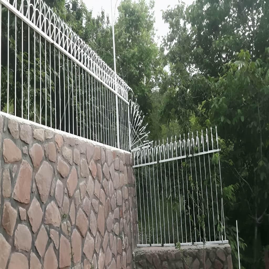 نصب حفاظ دیوار رنگ کوره ای روی دیوار ساختمان