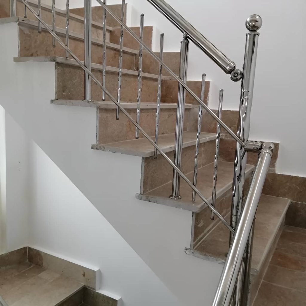 اجرای نرده استیل ضدزنگ با جوشکاری تمیز